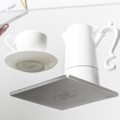 Storm, nueva colección de bandejas de diseño nacida de la colaboración con el artista Ivan Tresoldi, donde la funcionalidad se fusiona con el diseño y la poesía.